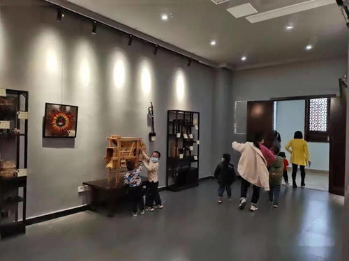 走，到万安县文化馆看首届传统手工艺品展